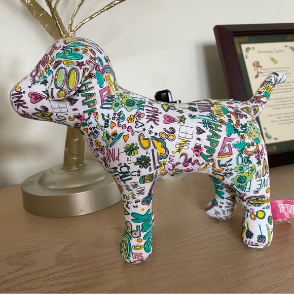 Victoria’s Secret Pink dog - graffiti pattern - Picture 1 of 7